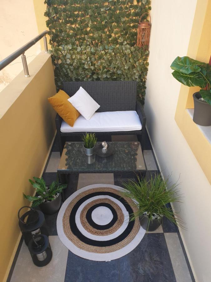 New Gate Break Appartement
